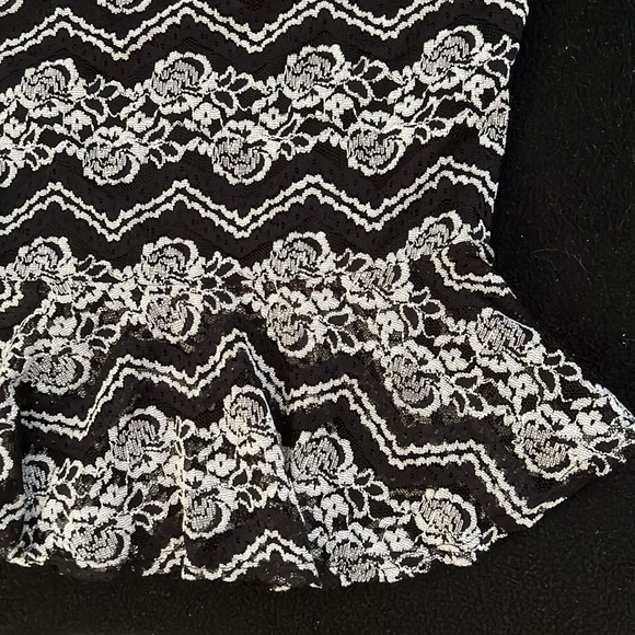 Lacy sheer top. - Picture 6 of 6